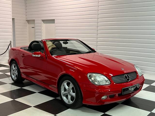 Mercedes-Benz SLK SLK 320 3.2 V6 Manual 2dr Convertible Petrol Magma Red